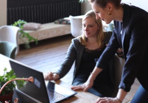 discussing-with-colleague-woman